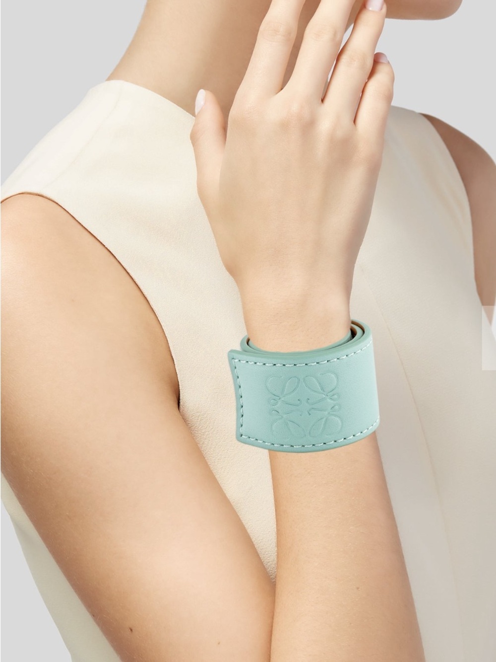 Loewe Mint Green Embossed Leather Cuff Belt with Tan Interior - Picture 2 of 5